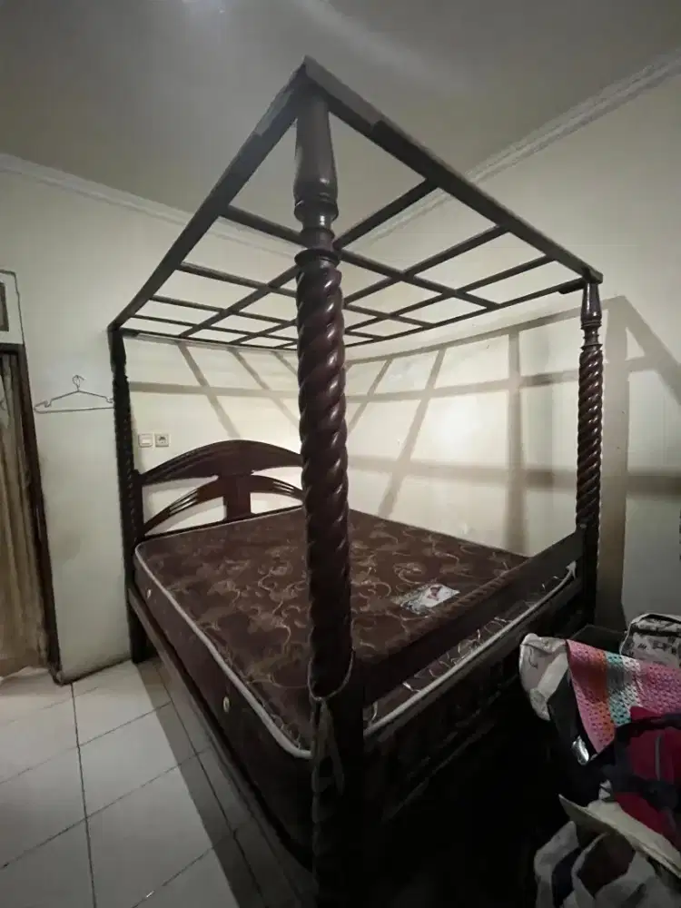 Dijual Tempat Tidur Antik Ukiran