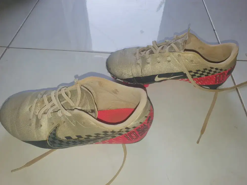 Sepatu Bola anak Nike  Neymar Jr size 36