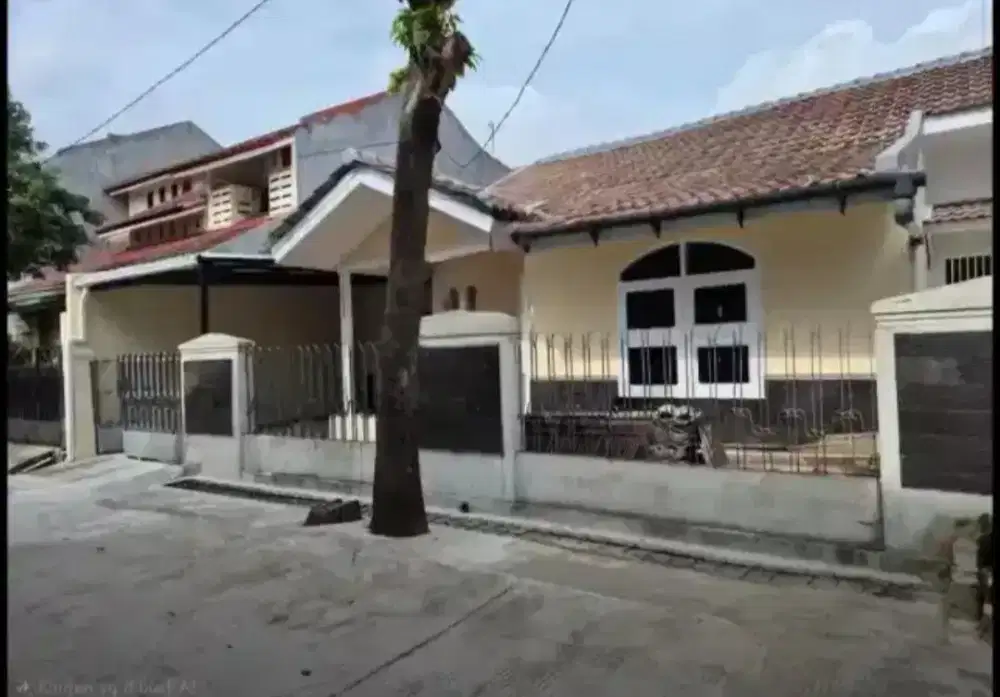 RUMAH BAGUS TERAWAT DI KOMPLEK PEKAYON