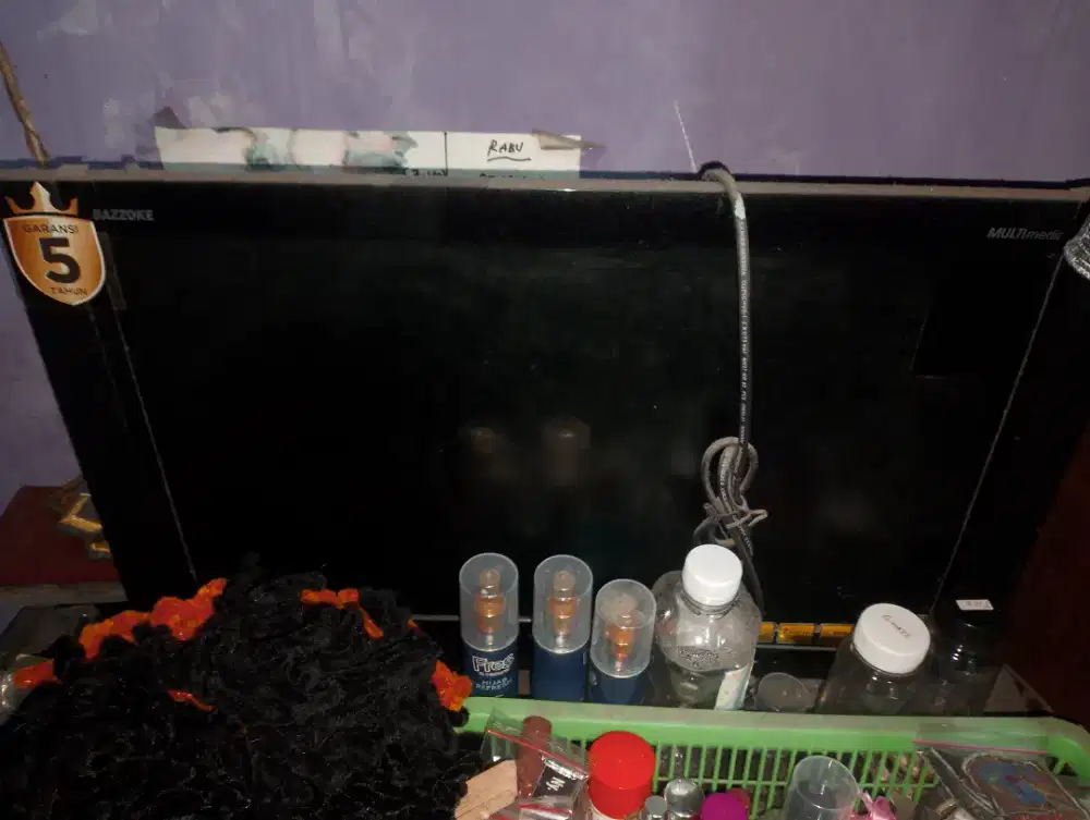 dijual tv Polytron 14inc ga kepakai minat inbox