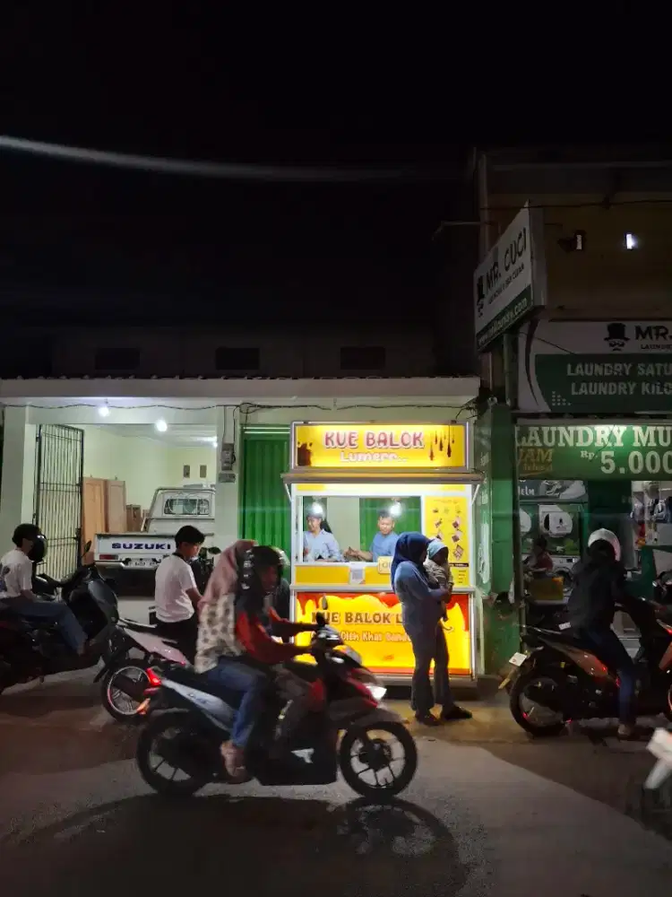 Penjaga outlet dan manggang