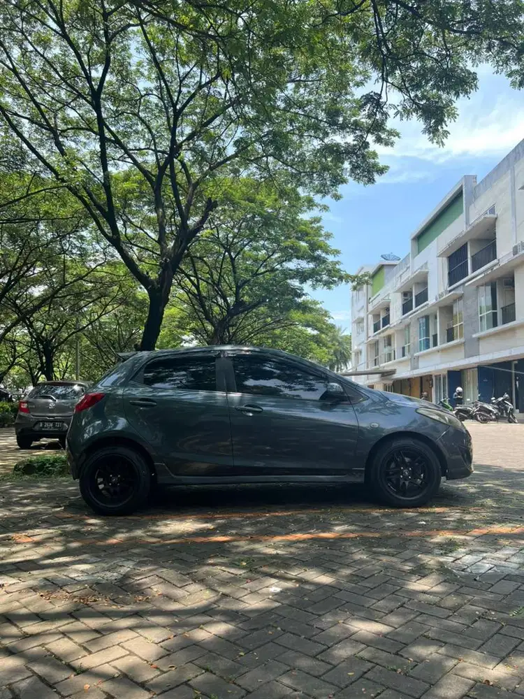 JUAL MAZDA 2 S-AT 2011 | Pemakaian pribadii