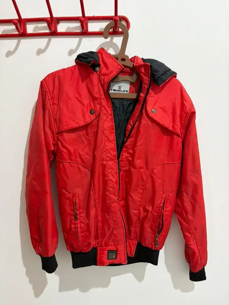 Jaket Merah Pria