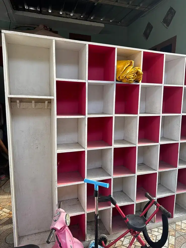 Lemari laundry atau rak sepatu bahan kayu bagus kokoh berat