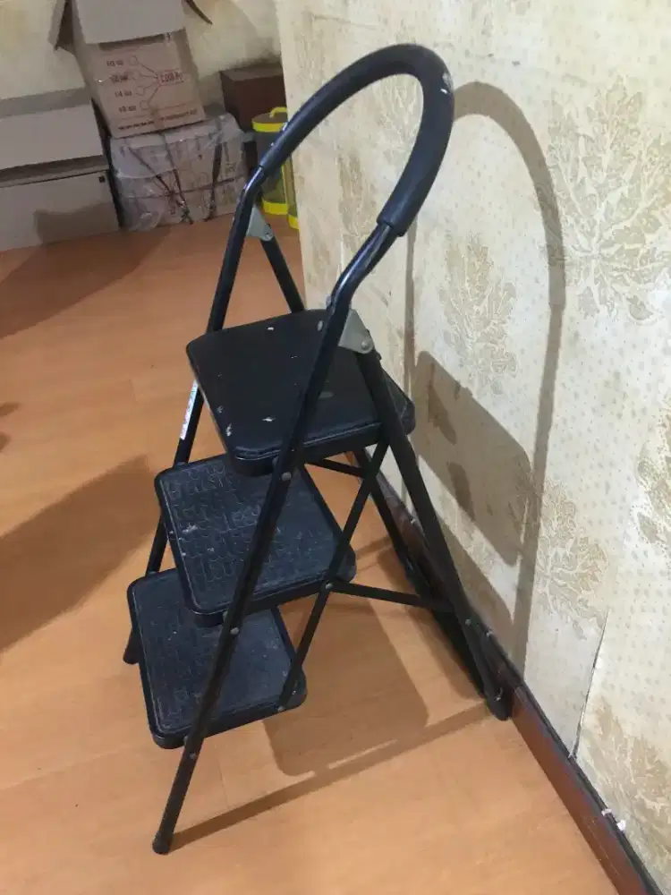 Jual cepat tangga lipat besi merk Krisbow, keadaan masih bagus