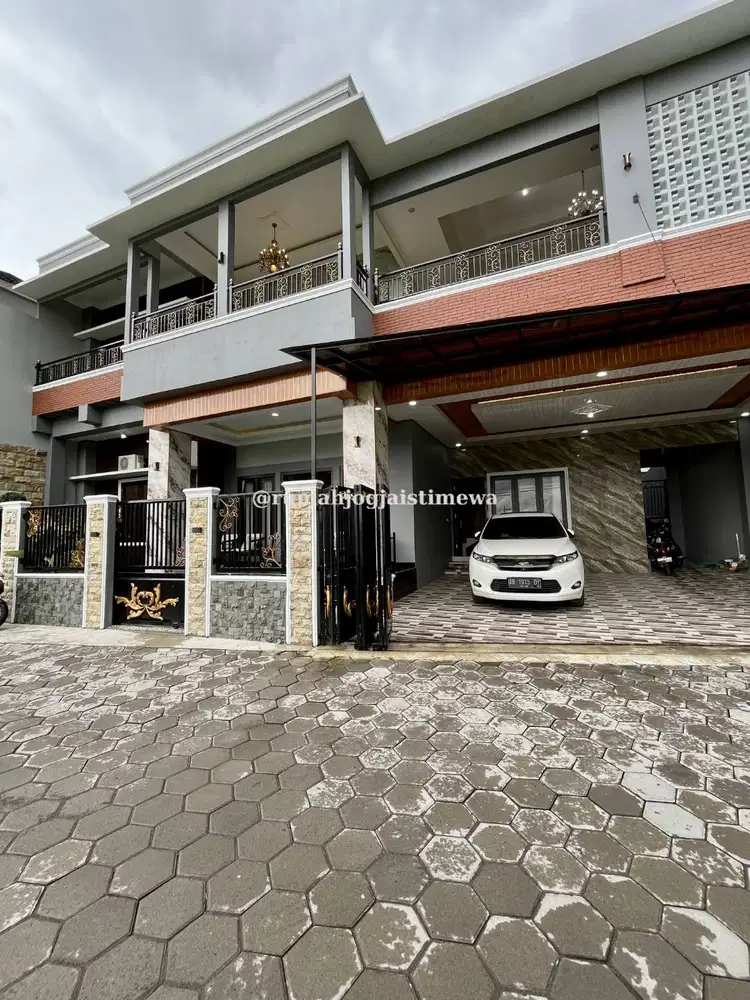 Rumah Mewah View Sawah Dengan Kolam Renang di Maguwoharjo