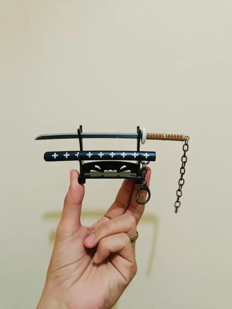 Keychain Miniatur Pedang Trafalgal Law One Piece
