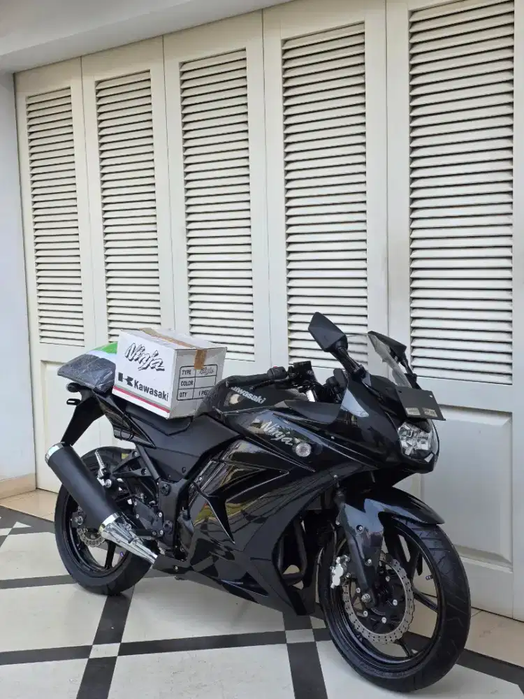 Kawasaki ninja 250 2011 full original new old stock km 70 perak