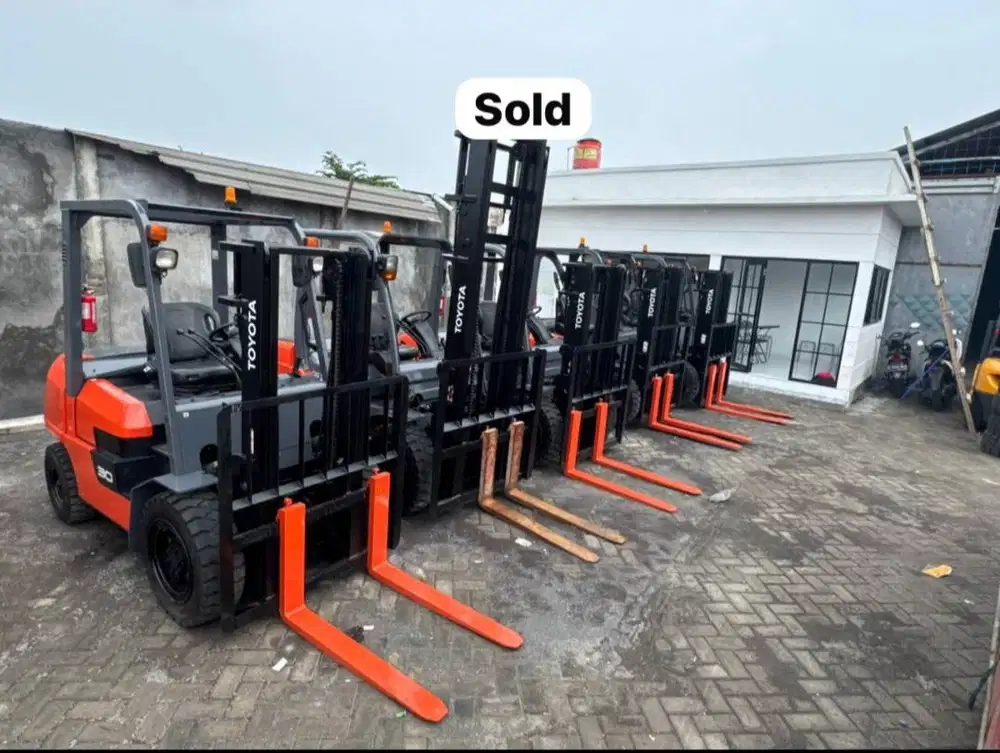 JUAL BELI FORKLIFT BEKAS 3 TON BERBAGAI MERK DIJAMIN CEPAT DAN MURAH