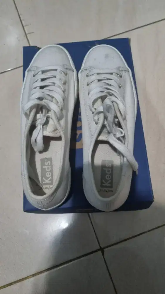 Sepatu Keds White