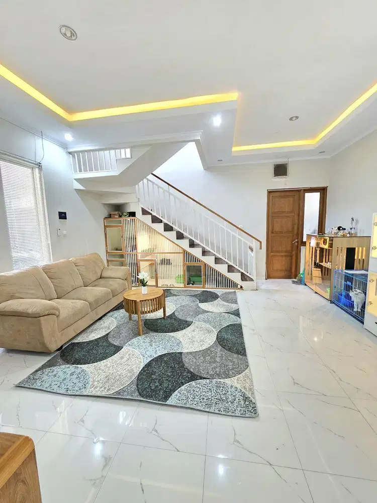 JUAL  RUMAH MEWAH 2 LANTAI DI DEKAT HOTEL HYATT PALAGAN FULL FURNISH