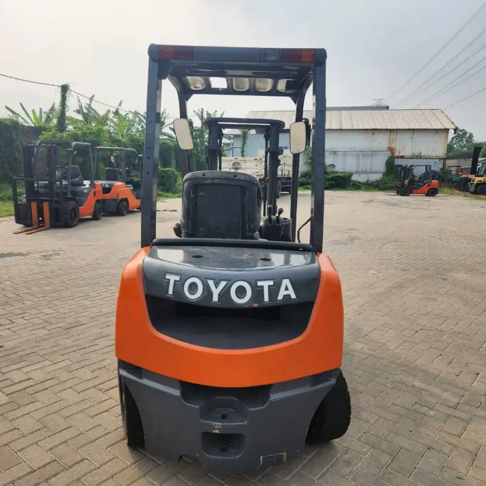 TOYOTA 8FD25 2,5 TON