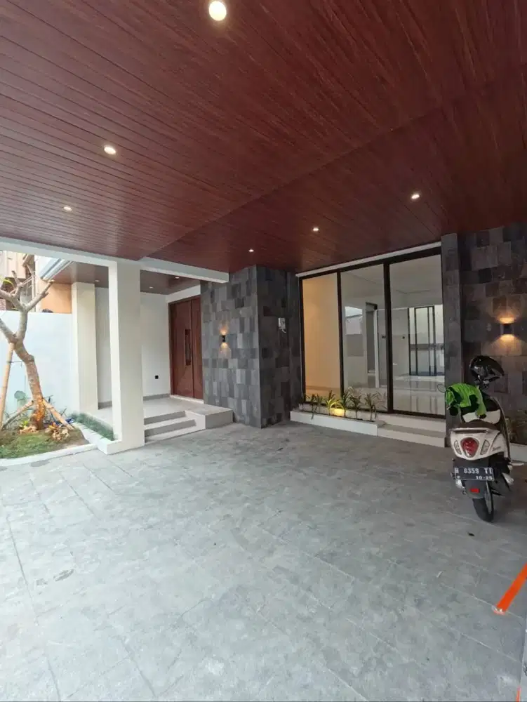 rumah di monjali jl palagan ada kolam renang utara kampus UGM pogung