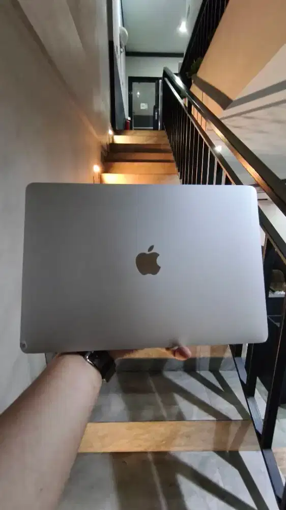 MacBook Air i5 2020 8/256Gb, battery Cycle masih sangat rendah