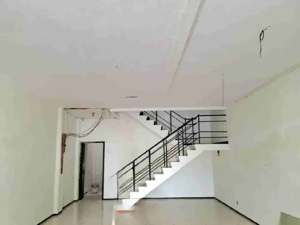 Disewakan Ruko 2 lantai Raya Mulyosari cocok untuk usaha Apotek, mini market, toko, dll nya