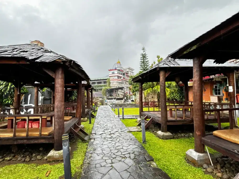Restoran Cantik Family-Friendly Di Jl. Raya Puncak , 10 Menit ke Taman Safari Cisarua