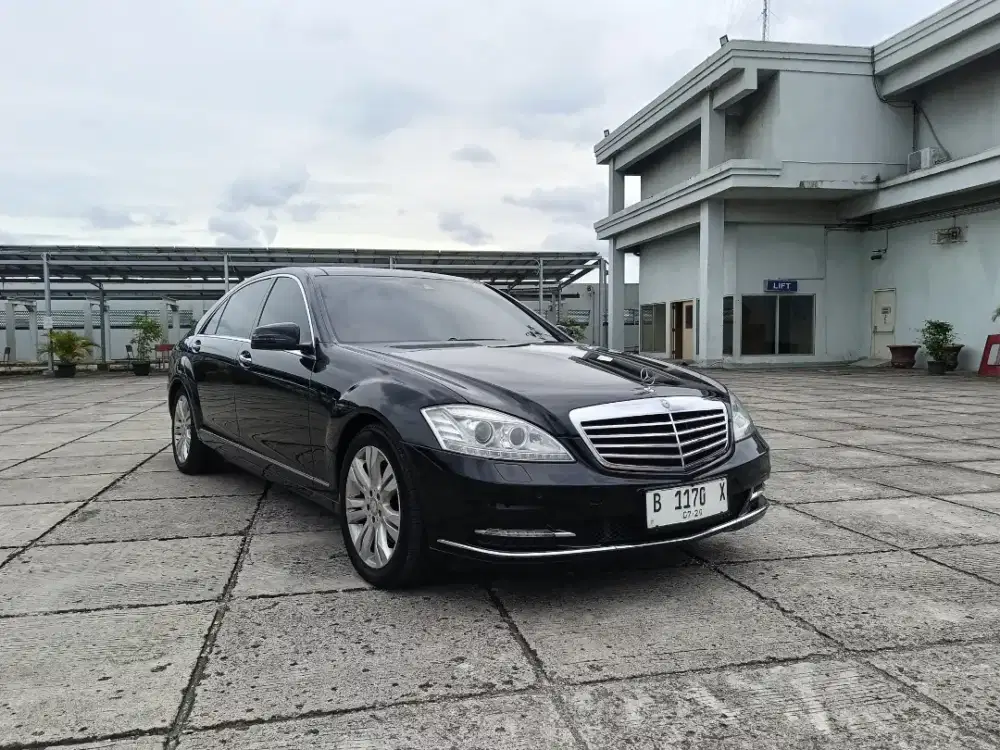 (km 25rb)Mercy S350 L CGi 3.5 AT. Tahun 2014. Hitam. Perfect cond