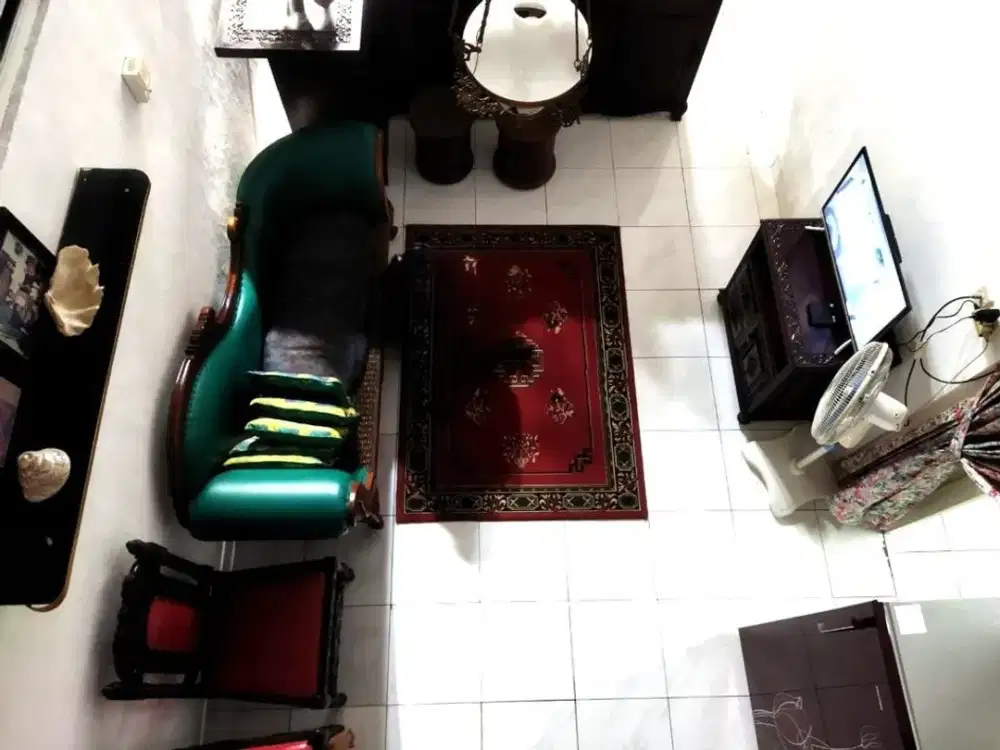 Rumah Pagar Hitam Di Tebet Timur Jakarta Selatan