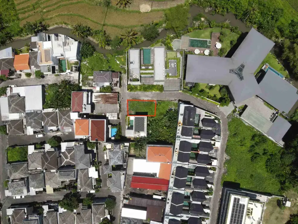 Tanah Plot Kecil di dekat Tumbak Bayuh