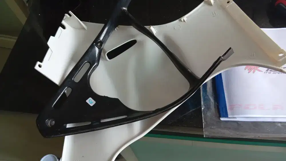 Fairing body kanan bawah Nsr R 94 95 ori