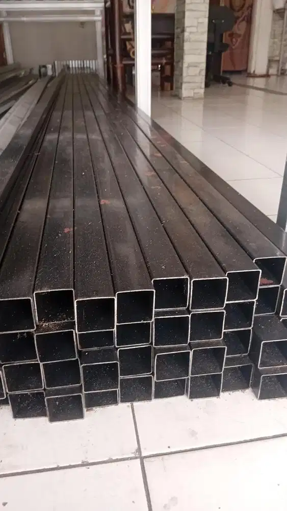 Holo besi hitam dan galvanuz