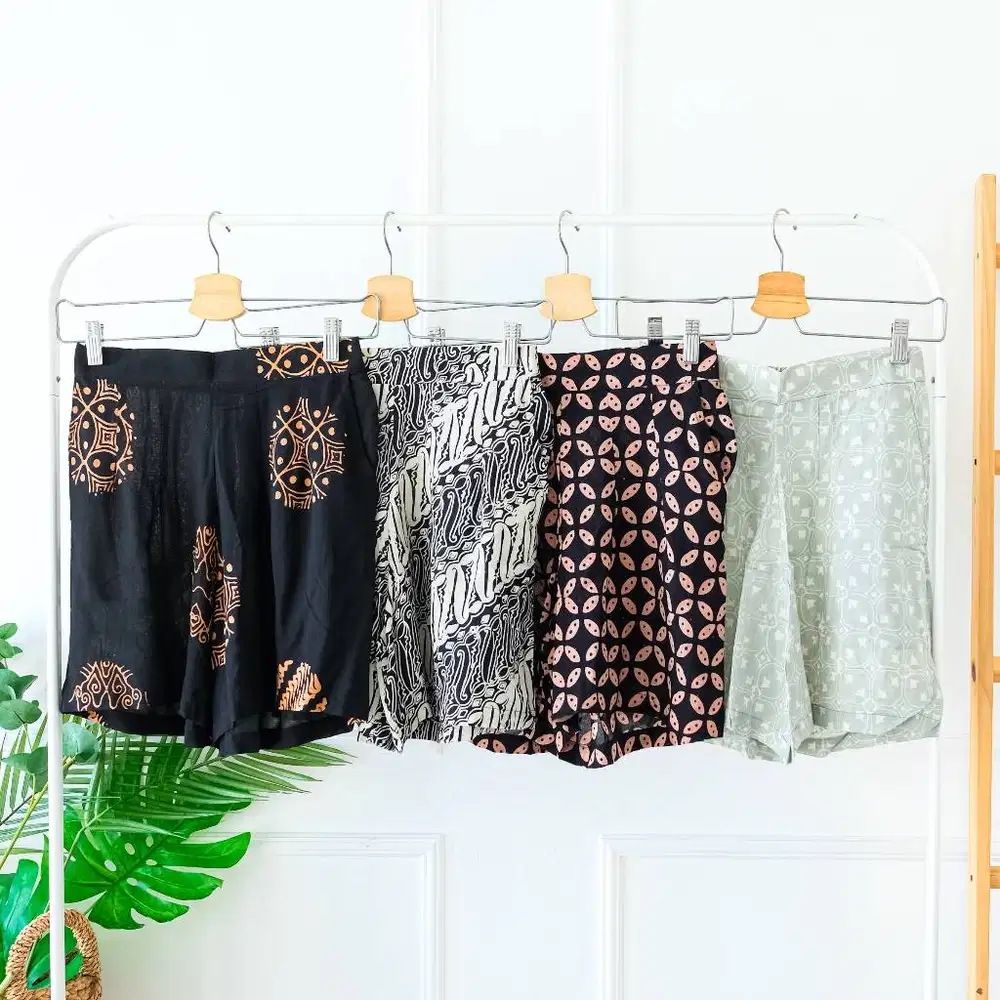 CELANA PENDEK BATIK WANITA