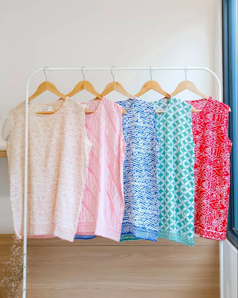 ATASAN TANPA LENGAN BATIK WANITA