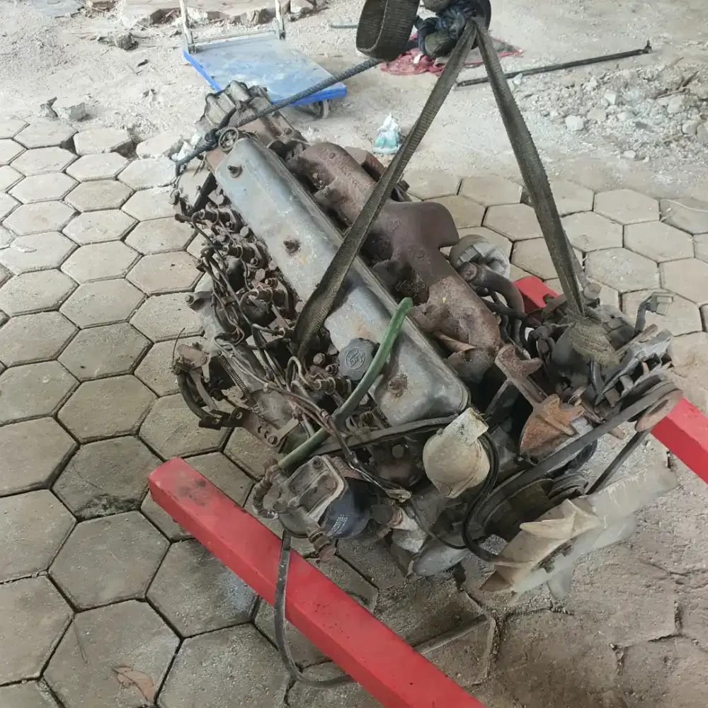 Mesin diesel 6slinder