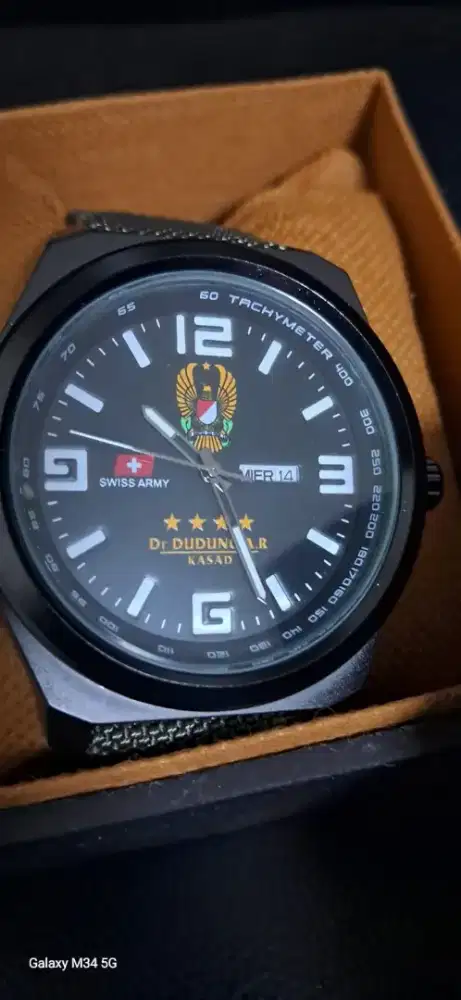 Jam tangan Swiss Army