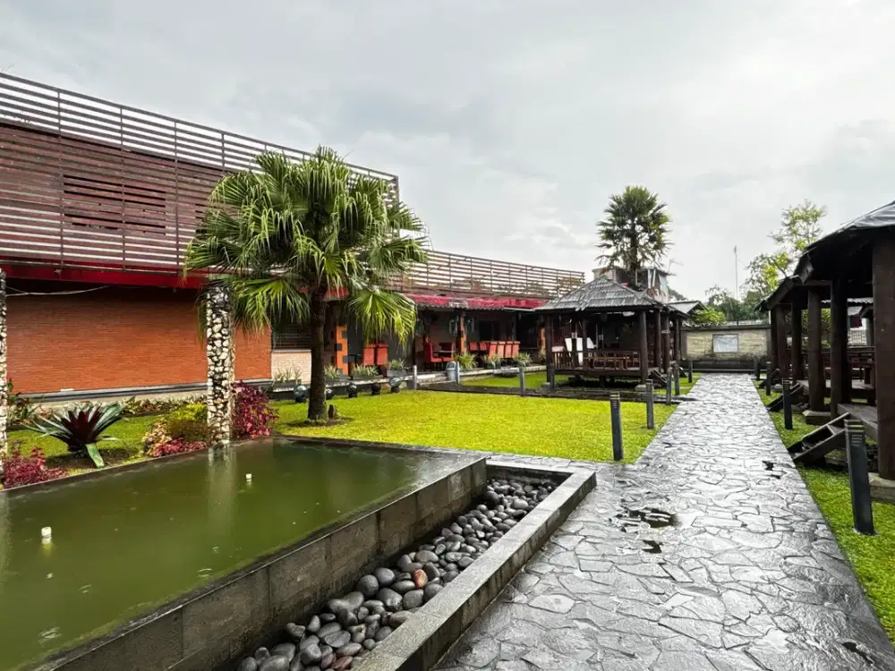 Restoran Fam Friendly Di Puncak Raya Cisarua Bogor Sebelah Plataran