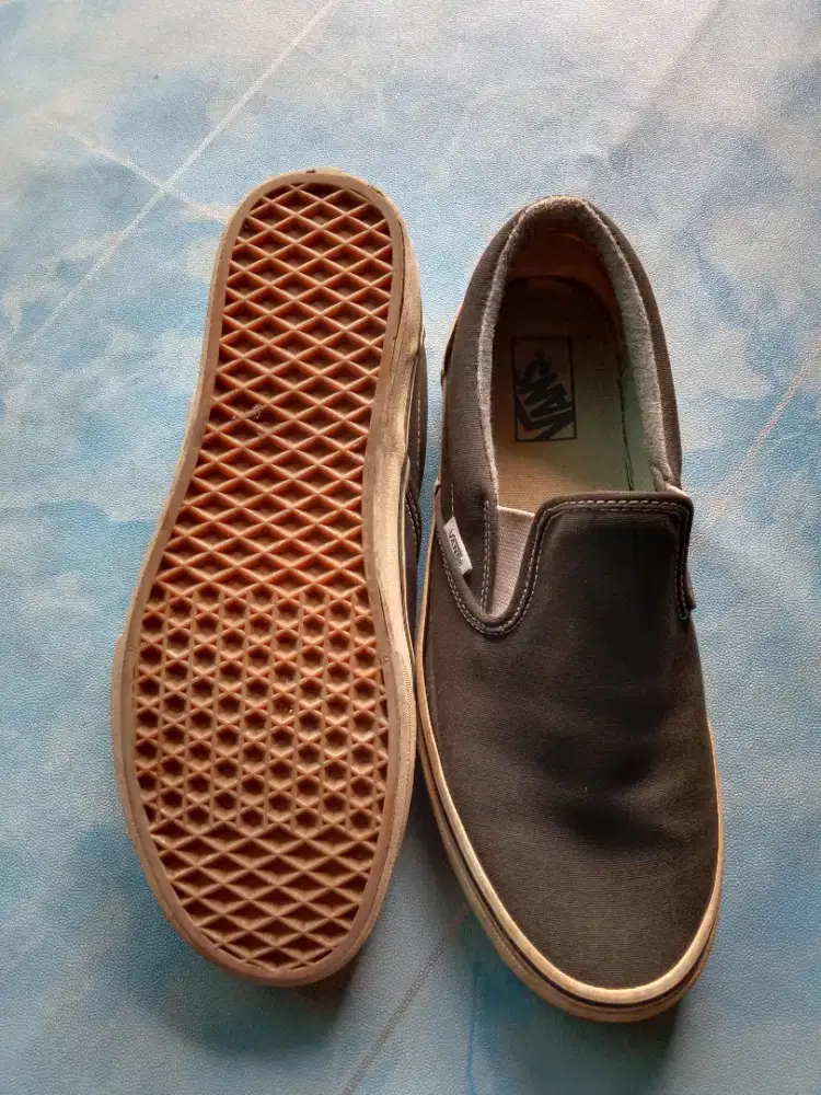 Sepatu merk VAN's ( ORI )