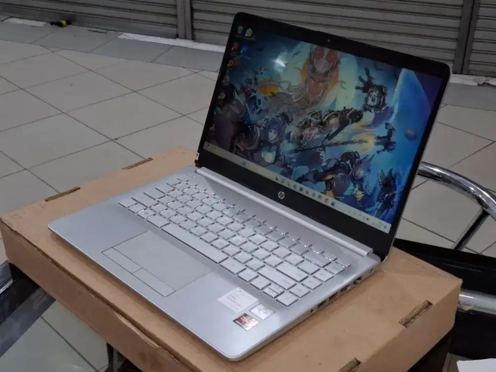 Laptop hp 14s-dk1xxx prosesor AMD Athlon Gold/Ram 4GB/SSD 512GB