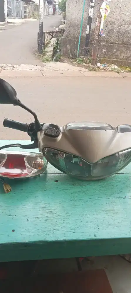 Lampu depan,stang, speedometer, kacaspion ,lmapu belakang set jupiter