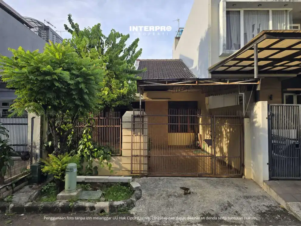 Rumah Dijual Intercon Taman Kebon Jeruk Cocok Untuk Bangun Ulang - Luas 117m2