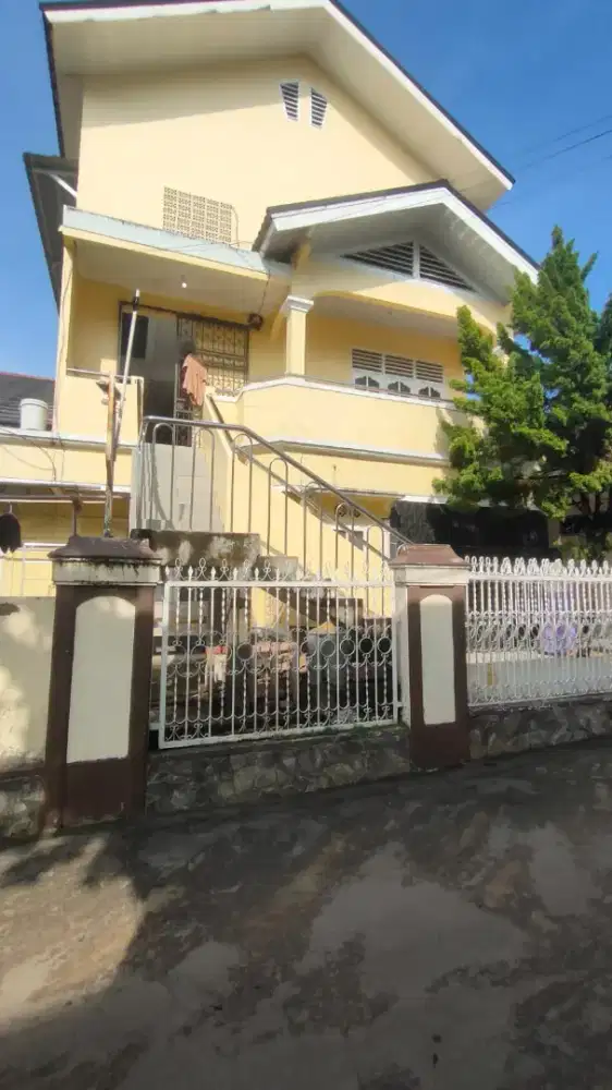Dijual rumah + kost2an 2 lantai dipakjo