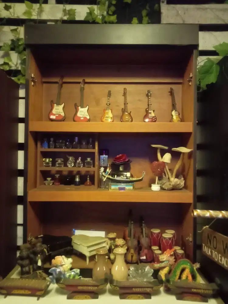 Lemari rak kayu hitam 3 baris 69x18x101cm