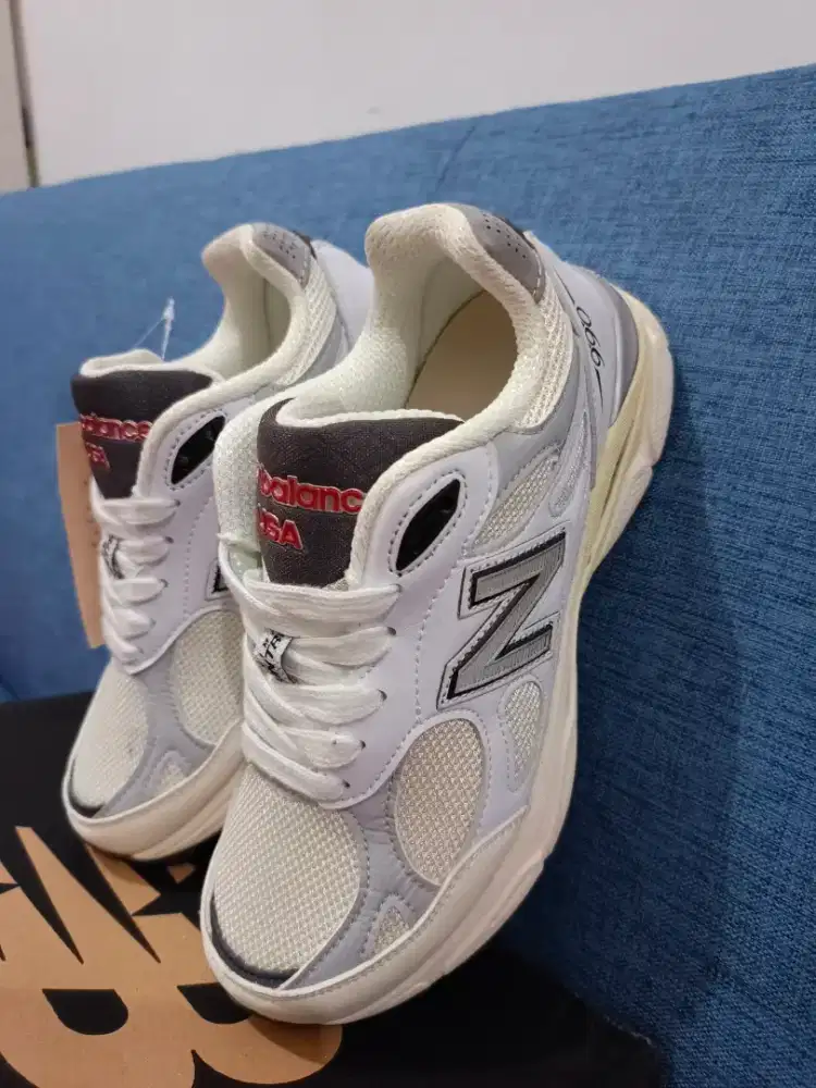 New Balance 990 USA White Cream
Size 37 & 45