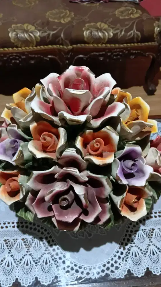 Hiasan keranjang bunga keramik Capodimonte italy