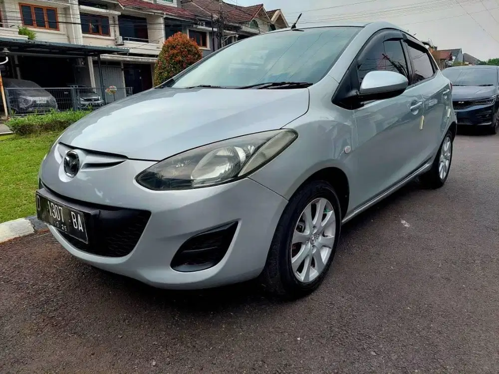 Mazda 2 V at 2012