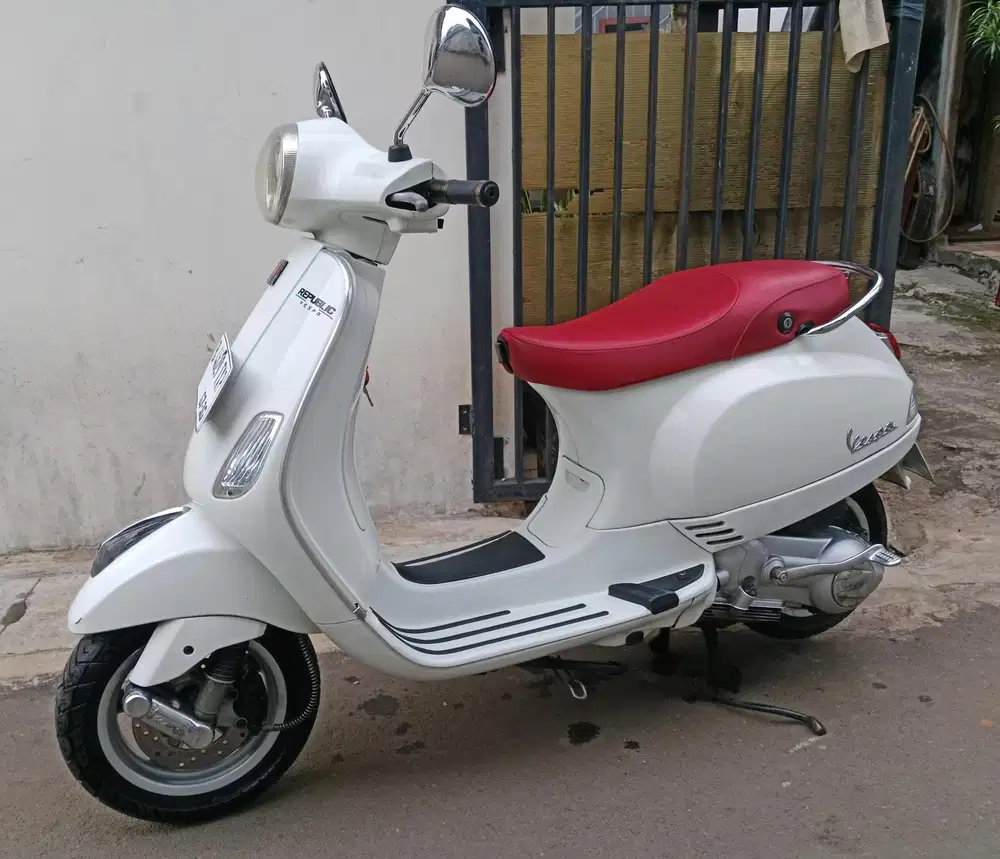 Piaggio Vespa Lx 125 2012 mesin halus terawat