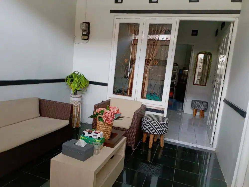 Rumah AC Semi Furnish 3 Kamar Terawat Disewakan Tahunan