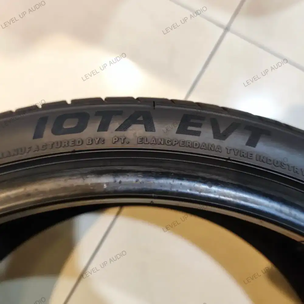 ACCELERA IOTA 235 35 r19 Ban Mobil Velg Ring 19 Prod 2025 Kond 99%