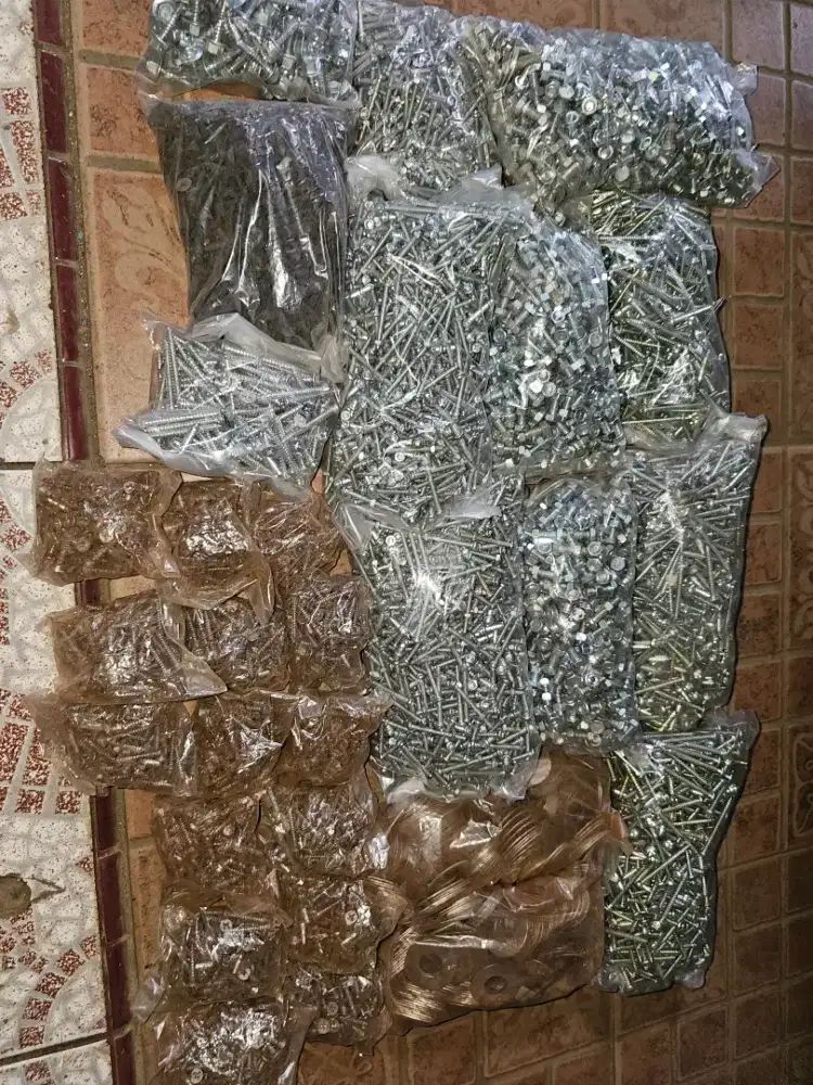 Kali ada yg minat skrup sama ring kurang tau ukuran jual semua aja