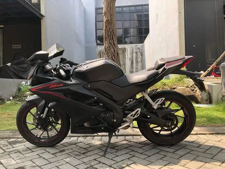 Motor Yamaha R15 V3