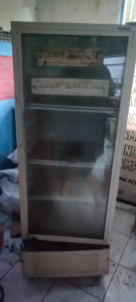 Jual show case merk sharp