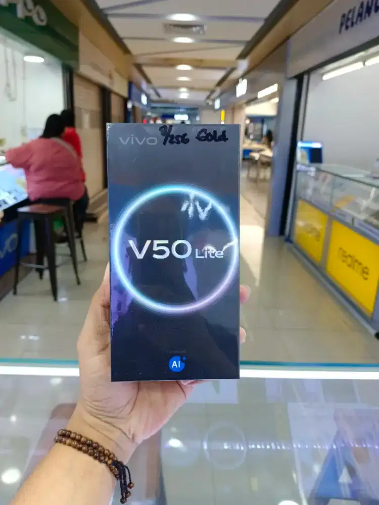Vivo V50 Lite 8/256 Gold NEW BNIB Garansi Resmi Original VIVO 1Tahun