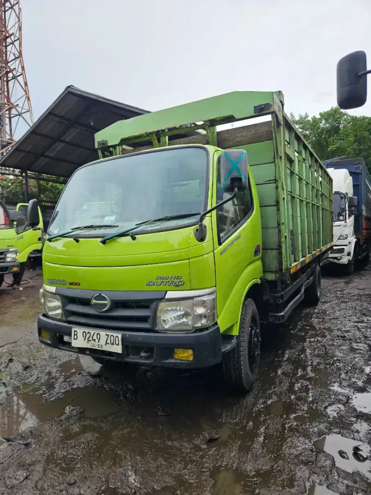 Hino dutri 130 HDL long sasis dobel 6 roda bak besi tahun 2010
