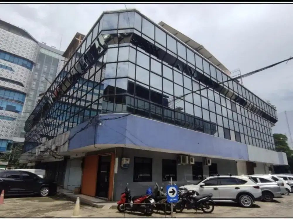 Dijual Ruko Plaza Kebon Jeruk Uk.4.6x15m2 Semi Furnish Harga Nego