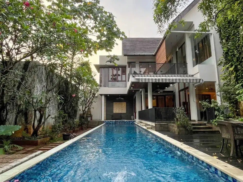 RUMAH MODERN TROPICAL 2 LANTAI DALAM KOMPLEKS – KEBAYORAN LAMA DEKAT PERMATA HIJAU