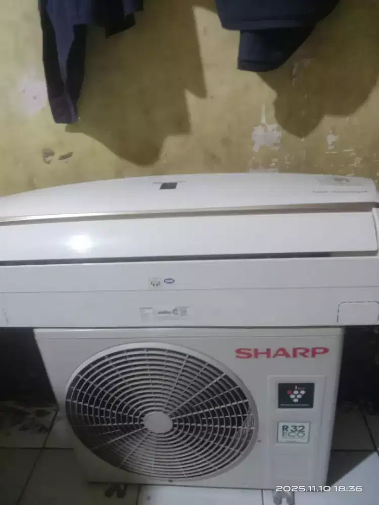 Di jual ac sharp 0,5pk  + pasang bergaransi